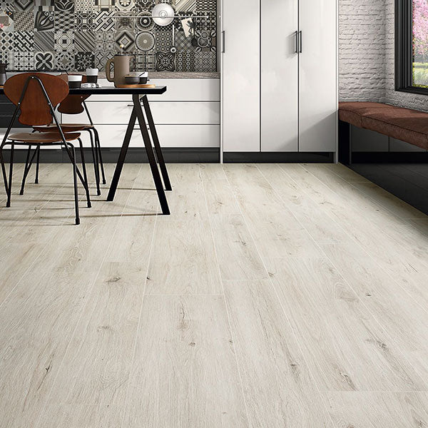 Eiche Alpin Naturale Tiles (20 x 120cm, 30 x 120cm) with Deco 20 x 20cm Tiles
