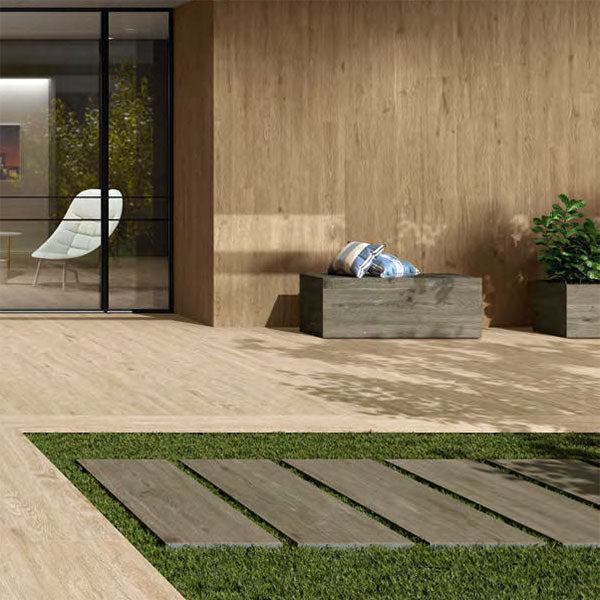 Eiche Timber Naturale Tiles (on grass)