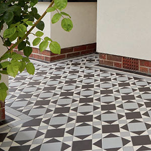 Lambeth pattern with Simple Border 3 in Black, Grey and Dover White