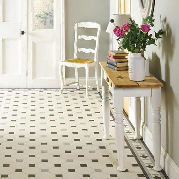 Nottingham 3 colour pattern with Conrad border in Dover White, Black and Grey