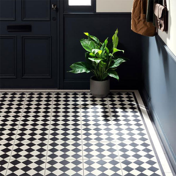 Odyssey Harlequin Large Black on Chalk Tiles