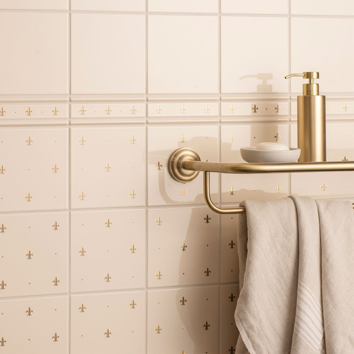 Original Style Fleur de Lis Gold on County White tiles