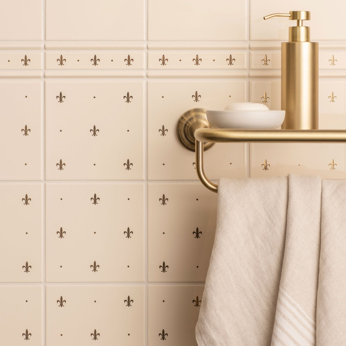 Original Style Fleur de Lis Gold on County White tiles