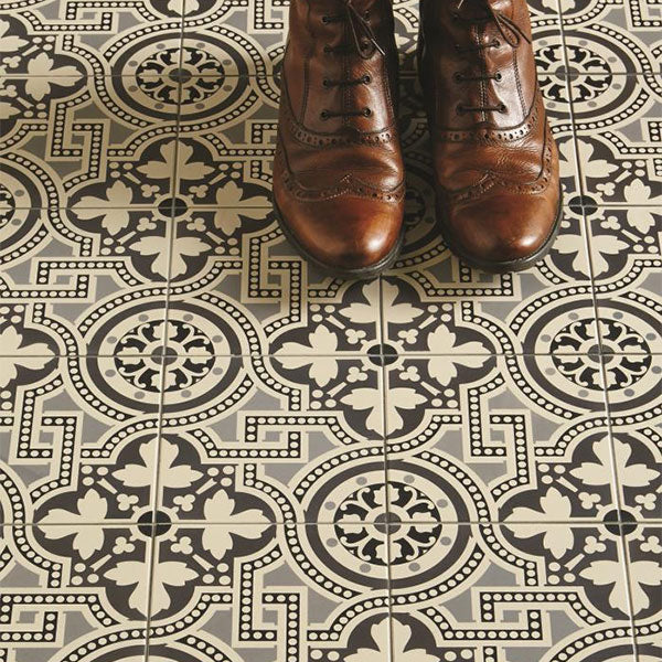 Original Style Salisbury Black on White setting