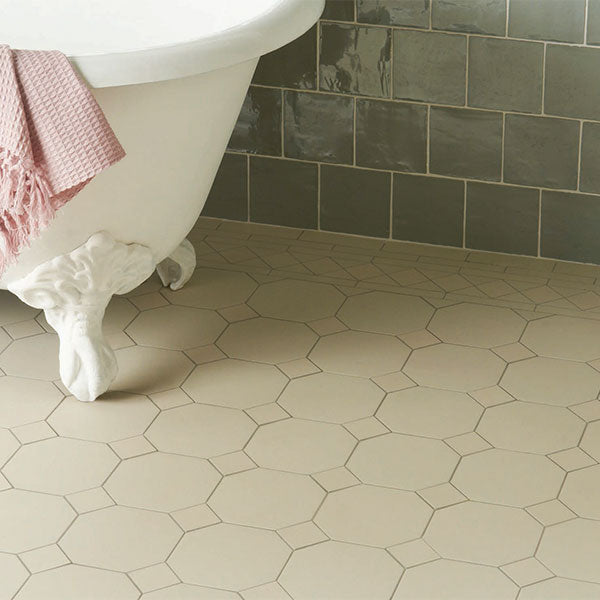 York pattern with a border based on Kingsley in White