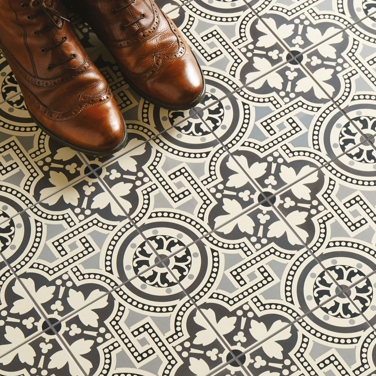 Original Style Salisbury Black on Dover White Motifs