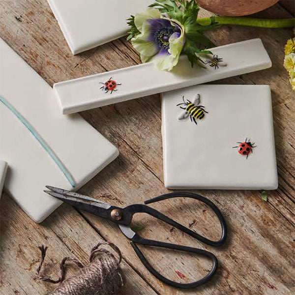Winchester Classic Ladybird & Bee tile and border