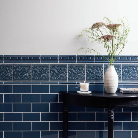 Original Style Dentil Ascot Blue Borders