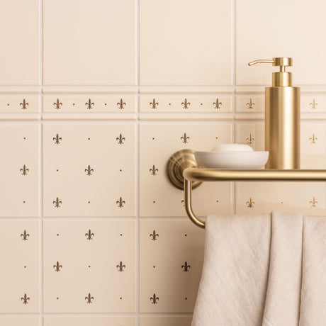 Original Style Fleur de Lis Gold on County White Borders