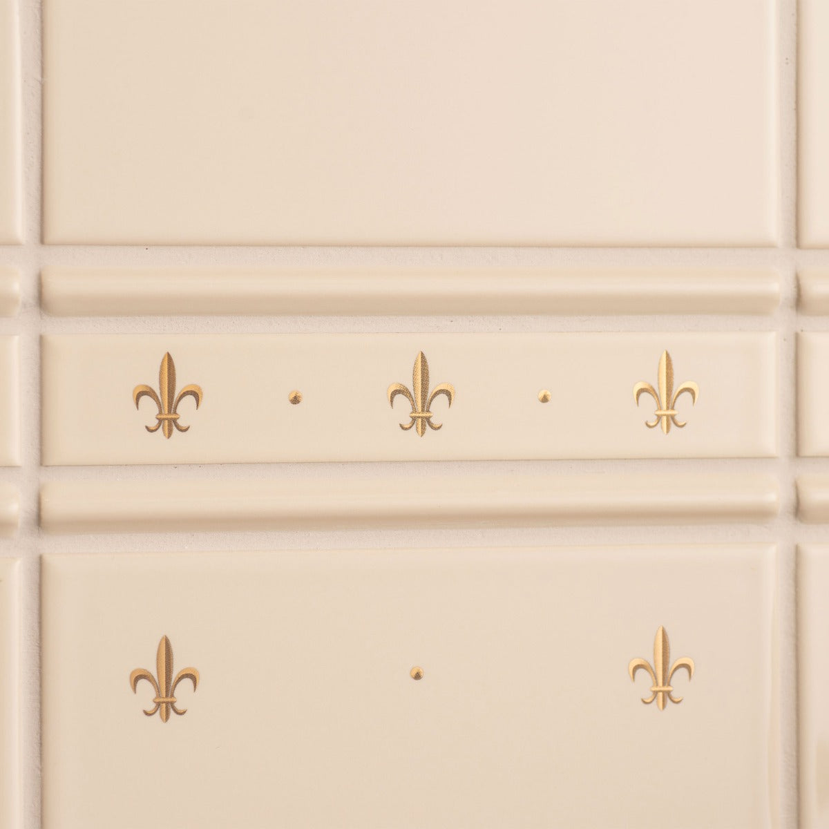 Original Style Fleur de Lis Gold on County White Border