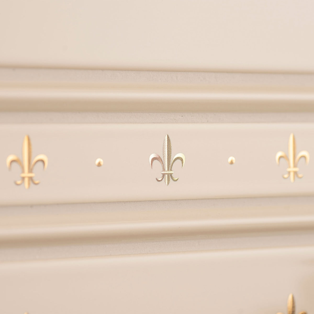 Original Style Fleur de Lis Gold on County White Border