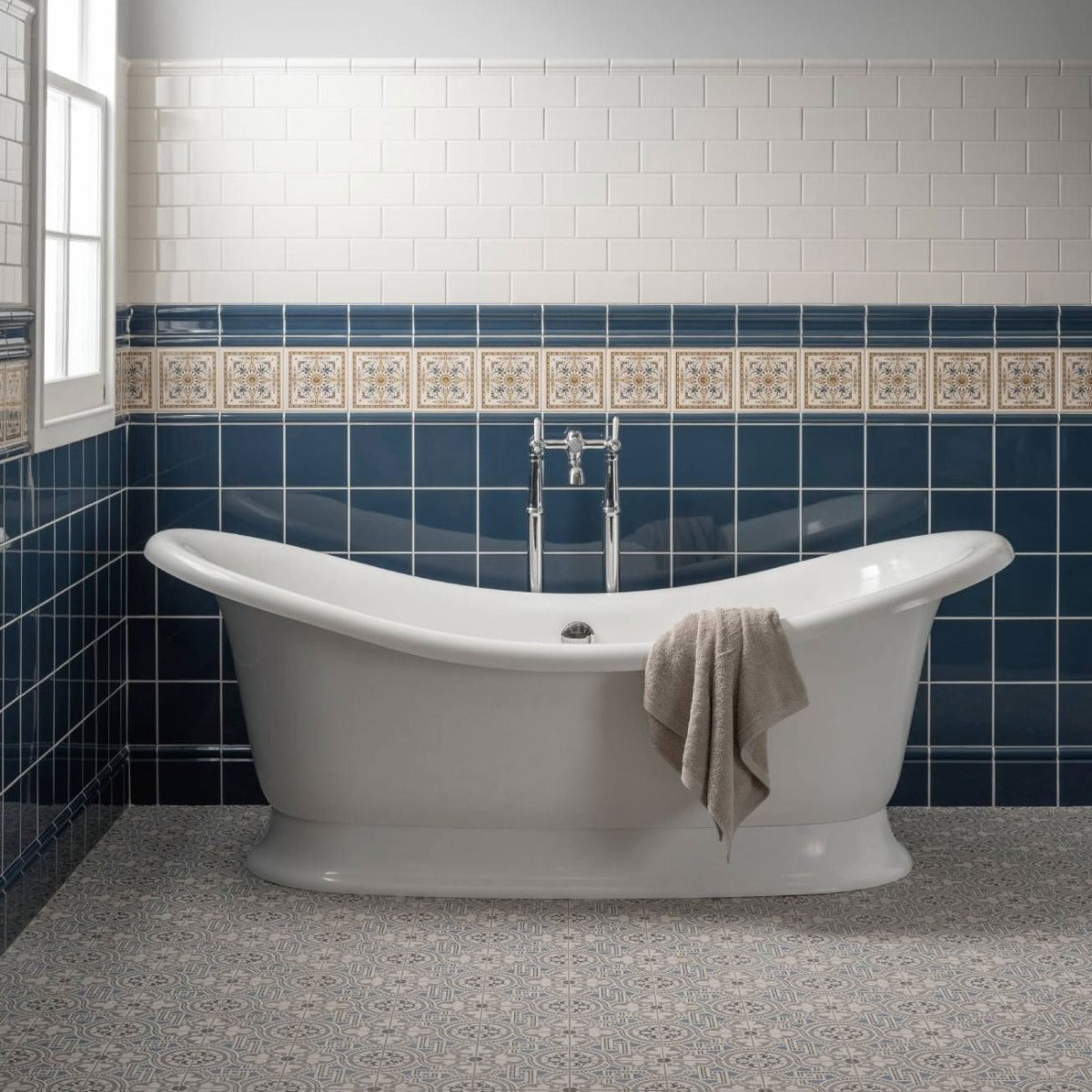 Original Style Victoria Ascot Blue Borders