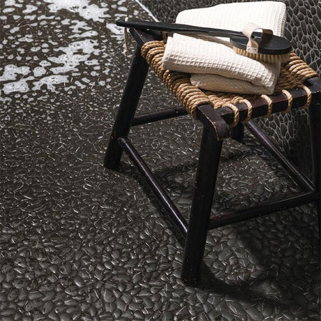 Porcelanosa Boulder Nero Marquina mosaic tiles