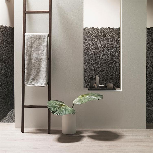 Porcelanosa Boulder Nero Marquina mosaic tiles