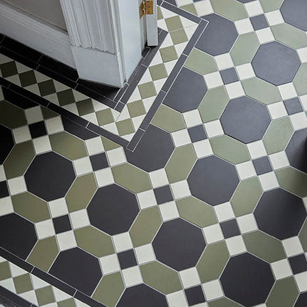 Warwick pattern in Dover White, Green & Black