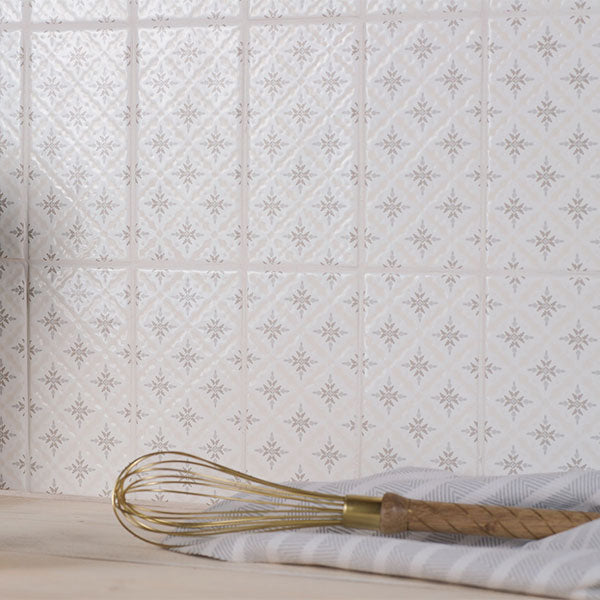 Winchester Artisan Kew on Helmingham Vintage Half Tiles
